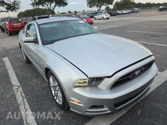 2013 Ford Mustang V6 Premium Coupe - miniatura 3