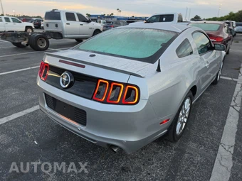2013 Ford Mustang V6 Premium Coupe - miniatura 4