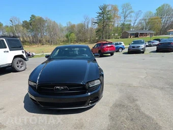 2013 Ford Mustang V6 Premium Coupe – miniatura 2