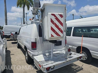 2013 Ford Super Duty E-350 Commercial Cargo Van 138.0" WB - miniatura 2