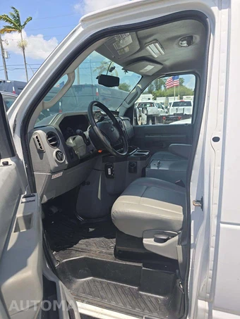 2013 Ford Super Duty E-350 Commercial Cargo Van 138.0" WB - miniatura 6