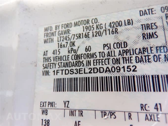 2013 Ford Super Duty E-350 Commercial Cargo Van 138.0" WB - miniatura 9