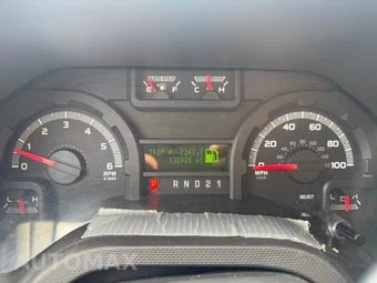 2013 Ford Super Duty E-350 Commercial Cargo Van 138.0" WB - miniatura 12