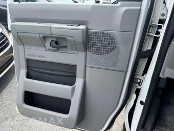 2013 Ford Super Duty E-350 Commercial Cargo Van 138.0" WB - miniatura 17