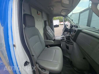 2013 Ford Super Duty E-350 Cutaway – miniatura 15