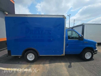 2013 Ford Super Duty E-350 Cutaway – miniatura 4