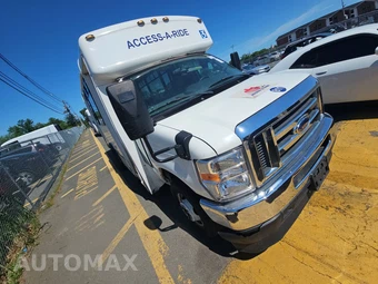 2013 Ford Super Duty E-350 Cutaway DRW - miniatura 3
