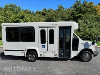 2013 Ford Super Duty E-350 Cutaway DRW - miniatura 3