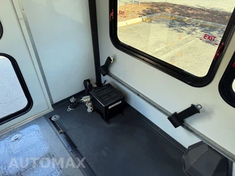 2013 Ford Super Duty E-350 Cutaway DRW - miniatura 39