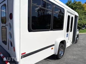 2013 Ford Super Duty E-350 Cutaway DRW - miniatura 8
