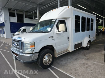 2013 Ford Super Duty E-350 Cutaway DRW