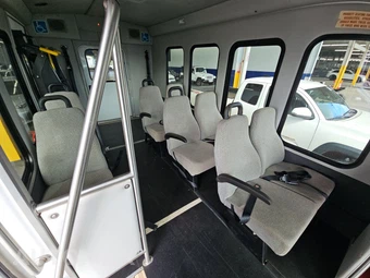 2013 Ford Super Duty E-350 Cutaway DRW - miniatura 13