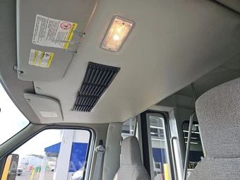 2013 Ford Super Duty E-350 Cutaway DRW - miniatura 18