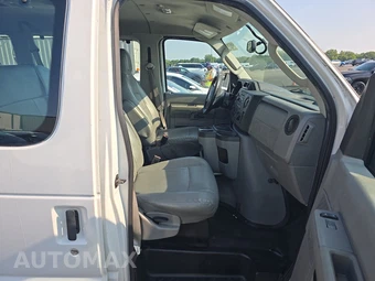 2013 Ford Super Duty E-350 Wagon XL 138.0" WB - miniatura 8