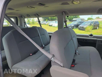 2013 Ford Super Duty E-350 Wagon XLT 138.0" WB - miniatura 13