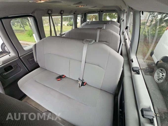 2013 Ford Super Duty E-350 Wagon XLT 138.0" WB - miniatura 10