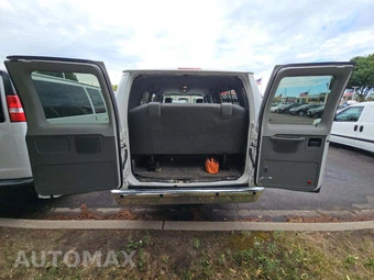 2013 Ford Super Duty E-350 Wagon XLT 138.0" WB - miniatura 12