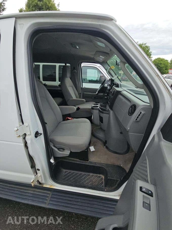 2013 Ford Super Duty E-350 Wagon XLT 138.0" WB - miniatura 16