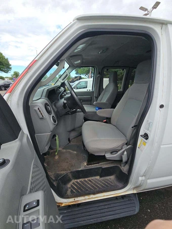 2013 Ford Super Duty E-350 Wagon XLT 138.0" WB - miniatura 3
