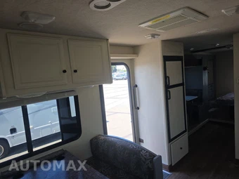 2013 Ford Super Duty E-450 Cutaway DRW 158.0" WB - miniatura 18