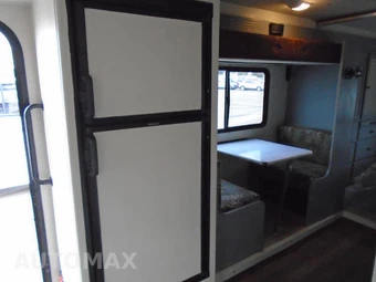 2013 Ford Super Duty E-450 Cutaway DRW 158.0" WB - miniatura 21