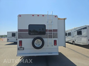 2013 Ford Super Duty E-450 Cutaway DRW 158.0" WB - miniatura 5