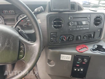 2013 Ford Super Duty E-450 Cutaway DRW - miniatura 11