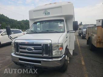 2013 Ford Super Duty E-450 Cutaway DRW - miniatura 2