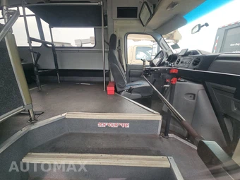2013 Ford Super Duty E-450 Cutaway DRW - miniatura 8