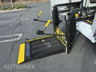 2013 Ford Super Duty E-450 Cutaway DRW - miniatura 15