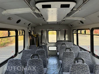 2013 Ford Super Duty E-450 Cutaway DRW - miniatura 38