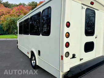 2013 Ford Super Duty E-450 Cutaway DRW - miniatura 6