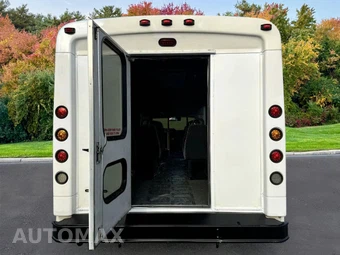 2013 Ford Super Duty E-450 Cutaway DRW - miniatura 8