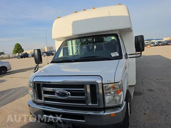 2013 Ford Super Duty E-450 Cutaway DRW - miniatura 2
