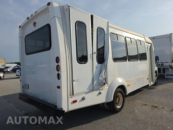 2013 Ford Super Duty E-450 Cutaway DRW - miniatura 4