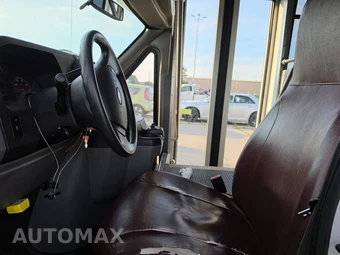 2013 Ford Super Duty E-450 Cutaway DRW - miniatura 7