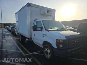 2013 Ford Super Duty E-450 Cutaway DRW - miniatura 3