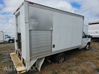 2013 Ford Super Duty E-450 Cutaway DRW - miniatura 2