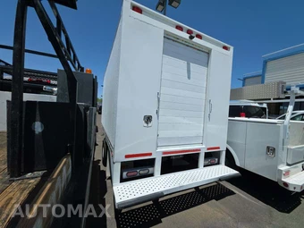 2013 Ford Super Duty E-450 Cutaway DRW - miniatura 2
