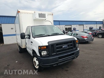 2013 Ford Super Duty E-450 Cutaway DRW – miniatura 3