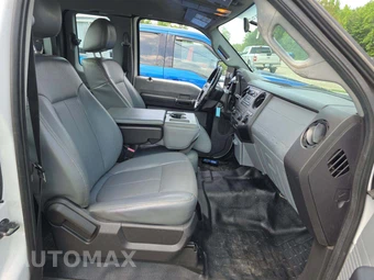 2013 Ford Super Duty F-350 Cab Chassis XL Extended Cab w/Rear Doors - miniatura 17