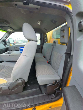 2013 Ford Super Duty F-350 Cab Chassis XL Extended Cab w/Rear Doors DRW - miniatura 13