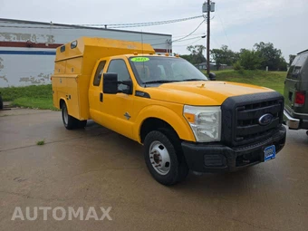 2013 Ford Super Duty F-350 Cab Chassis XL Extended Cab w/Rear Doors DRW - miniatura 4