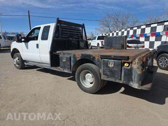 2013 Ford Super Duty F-350 Cab Chassis XL Extended Cab w/Rear Doors DRW - miniatura 2