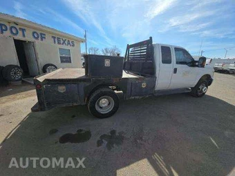 2013 Ford Super Duty F-350 Cab Chassis XL Extended Cab w/Rear Doors DRW - miniatura 3