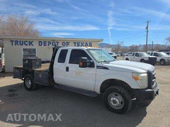 2013 Ford Super Duty F-350 Cab Chassis XL Extended Cab w/Rear Doors DRW - miniatura 4