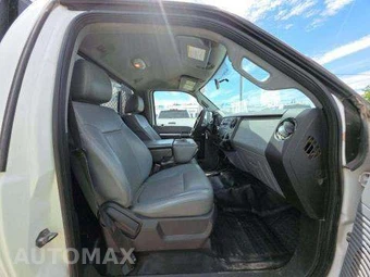 2013 Ford Super Duty F-350 Cab Chassis XL Regular Cab DRW - miniatura 17