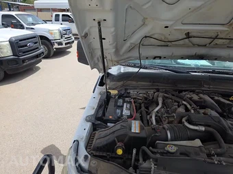 2013 Ford Super Duty F-350 Cab Chassis XL Regular Cab DRW - miniatura 28