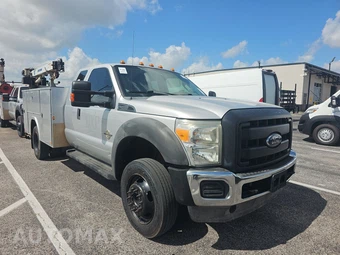 2013 Ford Super Duty F-450 Cab Chassis XL Extended Cab w/Rear Doors DRW - miniatura 3