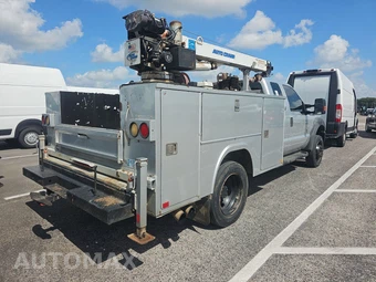 2013 Ford Super Duty F-450 Cab Chassis XL Extended Cab w/Rear Doors DRW - miniatura 4